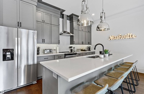 Eastwood Casa | *SLEEPS 12* Keep the Secret *EAST NASH6* 4BR* 4BA*