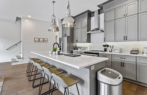 Eastwood Casa | *SLEEPS 12* Keep the Secret *EAST NASH6* 4BR* 4BA*