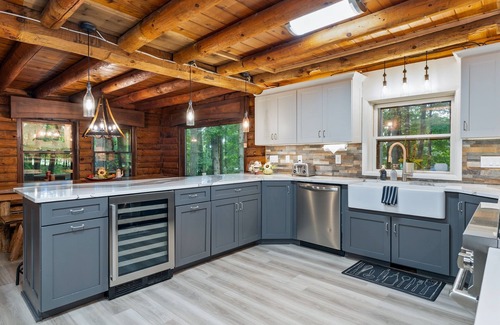 Canandaigua Casa | Sleeps 12 | Lake views| Hot Tub | Pet Friendly