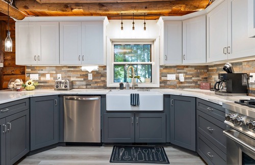 Canandaigua Casa | Sleeps 12 | Lake views| Hot Tub | Pet Friendly