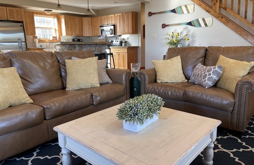 Cassville Casa | Big Woods: capacidad para 12 personas, w / piscina, junto a Marina, lado tranquilo del lago, río Roaring