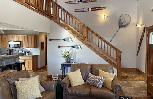 Cassville Casa | Big Woods: capacidad para 12 personas, w / piscina, junto a Marina, lado tranquilo del lago, río Roaring