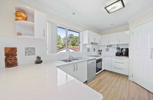 Beenleigh Casa | Sleeps 14, 4 bathrooms, 2 Kitchens ,Central to Brisbane Gold C Theme parks Views