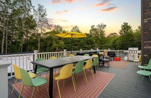 Long Pond Casa | Sleeps 14 Hot Tub Sauna Game Room Fire Pit