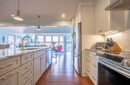 Bald Head Island Casa | Sleeps 14 in 5BR, Ocean Views, Steps to Beach, Pet Friendly, BHI and Shoals