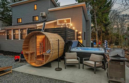 Tobyhanna Casa | Sleeps 15 Sauna Hot Tub Fire Pit & Putt Putt