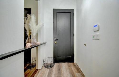 Huning Castle Casa | Sleeps 15 with 3000 sq ft of Luxury Townhome in the ABQ County Club
