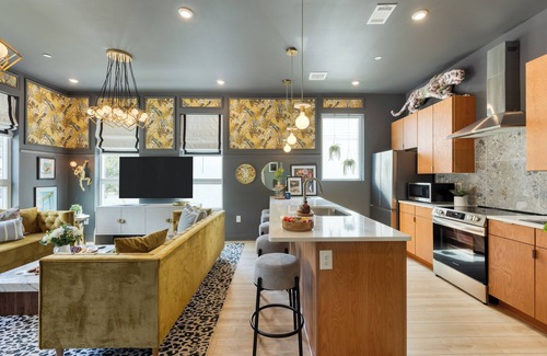 Cleveland Park Casa | Sleeps 16 | 2 Homes + Walk to Dining & Music | Lischey Loft & The Bloom House