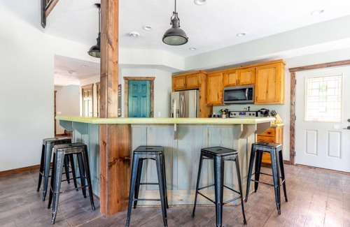 Cassville Casa | Big Woods: capacidad para 16 personas, junto a la marina, junto a la piscina, el río Roaring y Table Rock