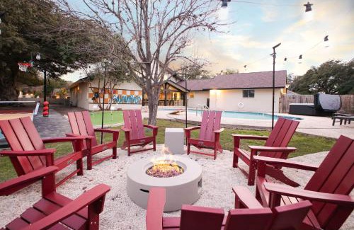 Castle Hills Casa | Sleeps 16 Private Pool Sport Court Hot Tub Arcade