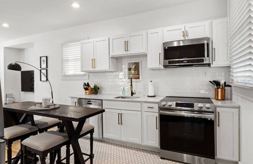 Detroit Casa | Sleeps 16 - Trendy Area - 10 Mins to Downtown