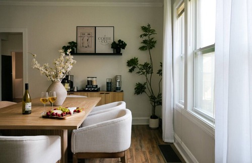 Chicago Casa | Sleeps 18+, 8BR Kids Room, Game Room, Gym & Theater