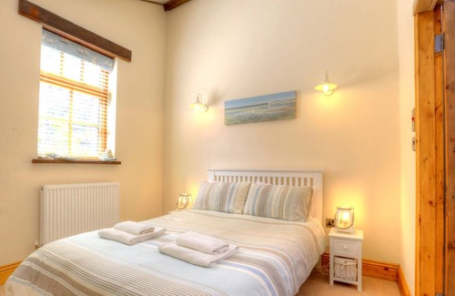 Hunmanby Cabaña | Sleeps 18 complex with private pub and hot tub - Please contact us for a price!