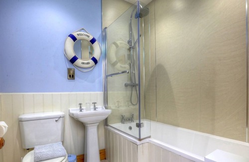 Hunmanby Cabaña | Sleeps 18 complex with private pub and hot tub - Please contact us for a price!