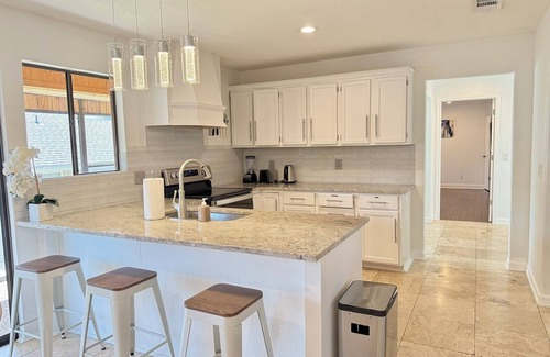 Lake Highlands Casa | Sleeps 18 & Heated Pool & MiniGolf by Uptown Dallas
