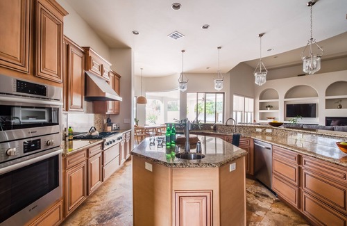 Paradise Valley Villa | Sleeps 19, 7BDR Estate! Sports Court, Putting Green, Pool | Farrier by AvantStay