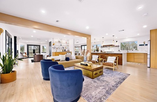 Dripping Springs Casa | Football Fave - Entertainment Barn, Pool, Fire Pit