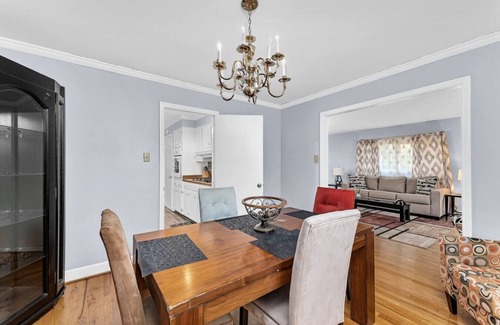 Augusta Apartamento | Sleeps 20! Hot Tub - Walk to the Masters - Game Room - Gym