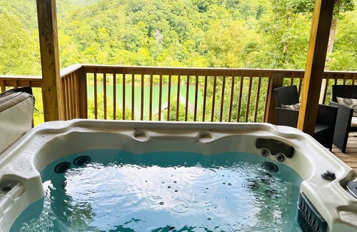 Lakeside Estates Cabina | Sleeps 20 ~Lakefront~Dock~HotTub~Firepit