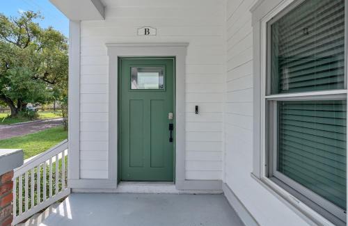 Ybor City Casa | Sleeps 20! Luxe 6 BDRM 4 BTH Duplex - Downtown TPA