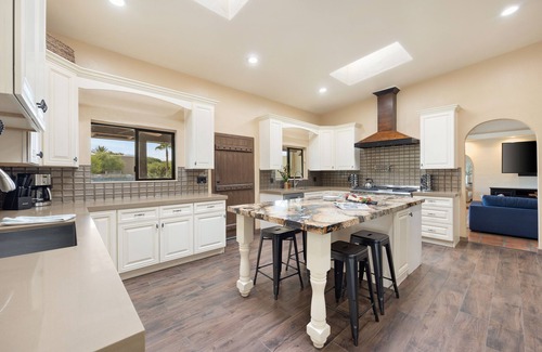 Bermuda Dunes Villa | Sleeps 20! Mansion w/ Pool + Indoor Tennis Court | Starlight Estate by AvantStay