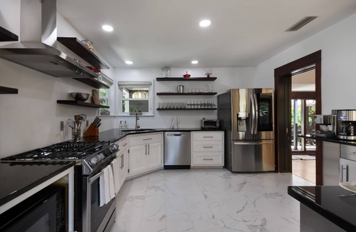 Tarrytown Casa | Sleeps 20, Pool & hot tub, dtown ATX, 2 houses next door to each other!