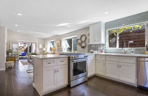 Tarrytown Casa | Sleeps 20, Pool & hot tub, dtown ATX, 2 houses next door to each other!