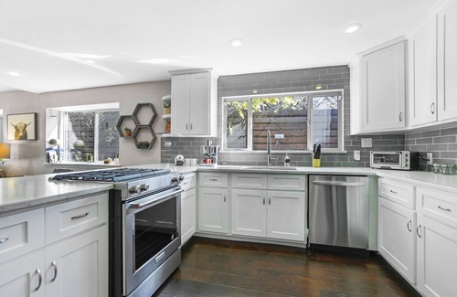 Tarrytown Casa | Sleeps 20, Pool & hot tub, dtown ATX, 2 houses next door to each other!