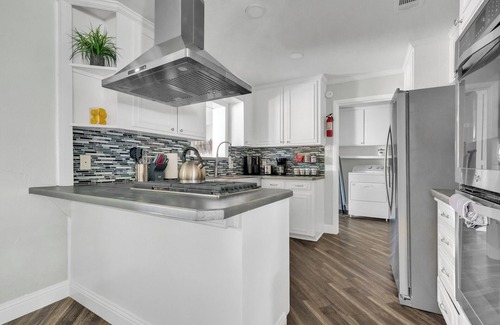 North Richland Hills Casa | Sleeps 20 w Heated Pool & HotTub by Stockyards DFW