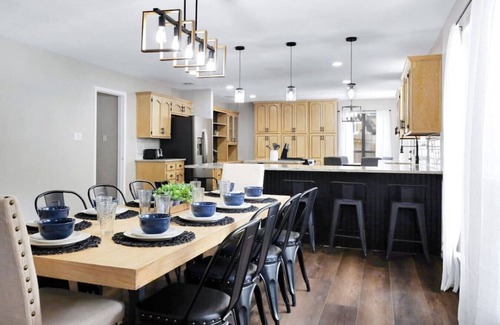 San Antonio Casa | Sleeps 21! Private Oasis in the City