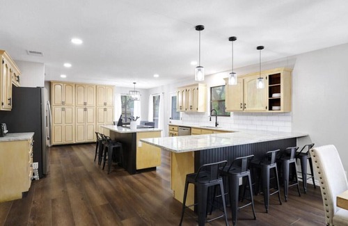 San Antonio Casa | Sleeps 21! Private Oasis in the City