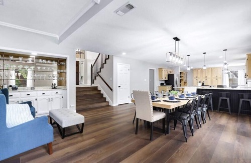 San Antonio Casa | Sleeps 21! Private Oasis in the City