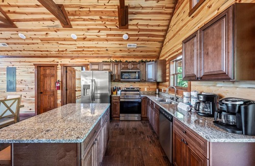 Caton Cabina | Sleeps ~22, Heated Indoor Pool, Hot Tub, Game Room, outdoor fireplace, big deck