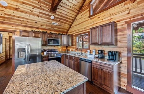 Caton Cabina | Sleeps ~22, Heated Indoor Pool, Hot Tub, Game Room, outdoor fireplace, big deck