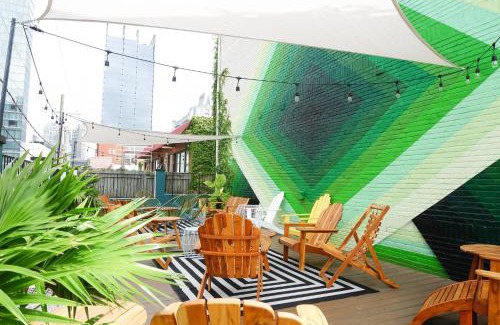 Rutledge Hill Casa | Sleeps 24 12 Suites in Walkable SoBro Near Downtown – by AvantStay