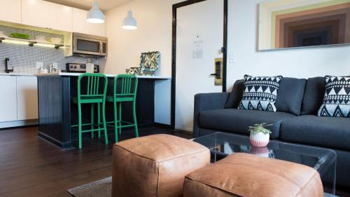 Rutledge Hill Casa | Sleeps 24 Group-Friendly SoBro Stay Near Music Downtown – by AvantStay