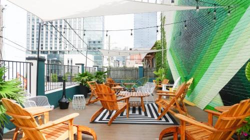 Rutledge Hill Casa | Sleeps 24 Group-Friendly SoBro Stay Near Music Downtown – by AvantStay