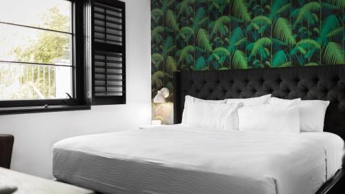Rutledge Hill Casa | Sleeps 24 Group-Friendly SoBro Stay Near Music Downtown – by AvantStay
