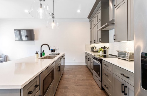 East Nashville Casa | *SLEEPS 24* Keep the Secret 1 *2 Units * 8BR* 8BA*Amazing Townhomes*