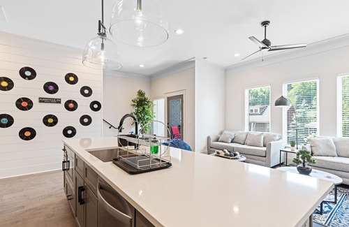 Eastwood Casa | SLEEPS 24 Keep the Secret 2 - 2 Units 8BR 8BA New townhomes