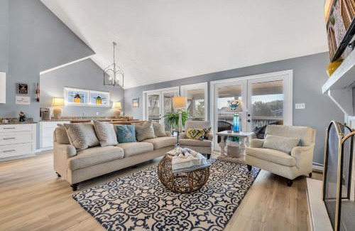 Pawleys Island Casa | Sleeps 24 Waterfront Dock Golf Cart Walk to Beach