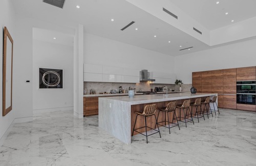 Indio Casa | Sleeps 25 | 2 Luxury Villas w/Pool + Spa, Putting Green | Bravo by AvantStay