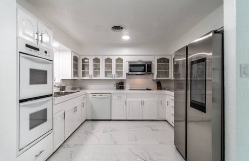 Bay Area Casa | Sleeps 28 - Ocean View - Pearl on Ocean Dr, Combined Estate