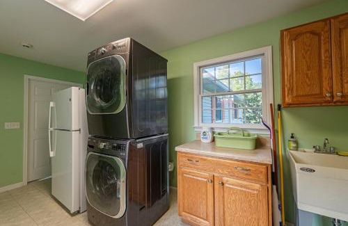 Lansing Casa | Sleeps 29, 8300 sq ft house, 6 acres