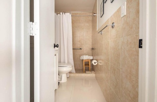 West Little Havana Apartamento | Sleeps 3, Cozy, Boho Style, in the heart of Miami -free parking