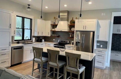 Kyle Casa | Sleeps 16 | 5 Houses | Pet Friendly | Fire Pit