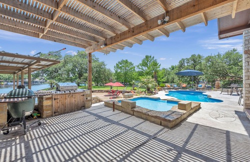 Kingsland Casa | PISCINA NUEVA CON CUBIERTA DE BRONCEADO Y TINA CALIENTE, SANDE BEACH PRIVADO PARA DORMIR 30