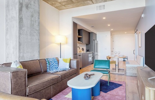 Rainey Street Historic District Casa | Sleeps 34! 11 Condos in New Austin High Rise w/ Rooftop Pool, Gym, Yoga Studio