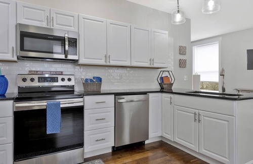 Dickson Apartamento | *Sleeps 4* Downtown USA ~ Walkable Dickson Apt