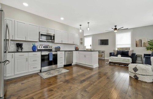 Dickson Apartamento | *Sleeps 4* Downtown USA ~ Walkable Dickson Apt